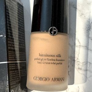 Giorgio Armani - Armani Beauty luminous silk foundation 3.5 BNIB